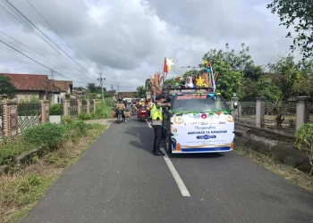 Personil Polsek Belitang II Kawal Giat Pawai Tahrib Menyabut  Bulan Suci Ramdhan 1446 H