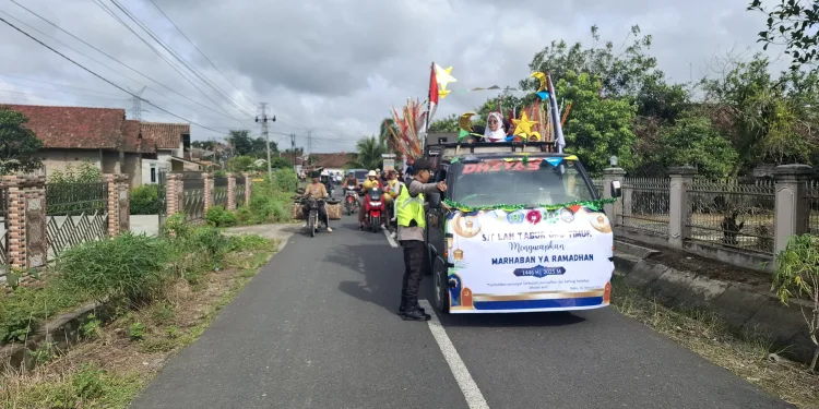 Personil Polsek Belitang II Kawal Giat Pawai Tahrib Menyabut  Bulan Suci Ramdhan 1446 H