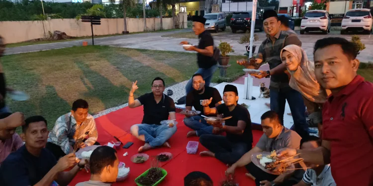 Kapolsek IPTU Dian Idaman Pamit,Adakan Buka Puasa Bersama Personil Polsek Belitang III