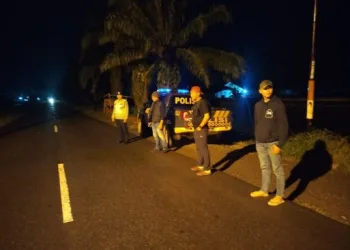 Cegah Kriminal di Bulan Ramadhan, Personil Polsek Belitang I Gencar Patroli Sahur