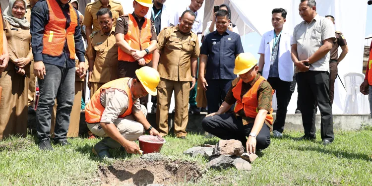 Peningkatkan Pelayanan Kesehatan RSUD OKU TIMUR, Bupati Lanosin Melaksanakan Peletakan Batu Pertama Pembangunan Gedung Instalasi Gawat Darurat (IGD)