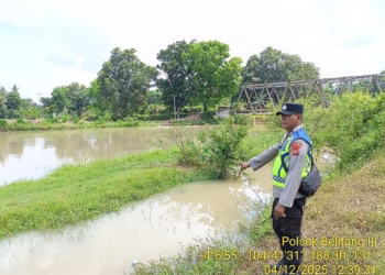 Polsek Belitang III Lakukan Monitoring Debit Air Sungai Belitang di Desa Kutosari   
